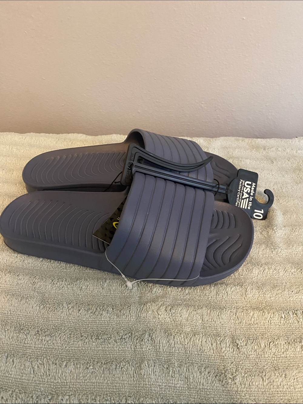 3/$20 Slide sandals - Picture 7 of 14